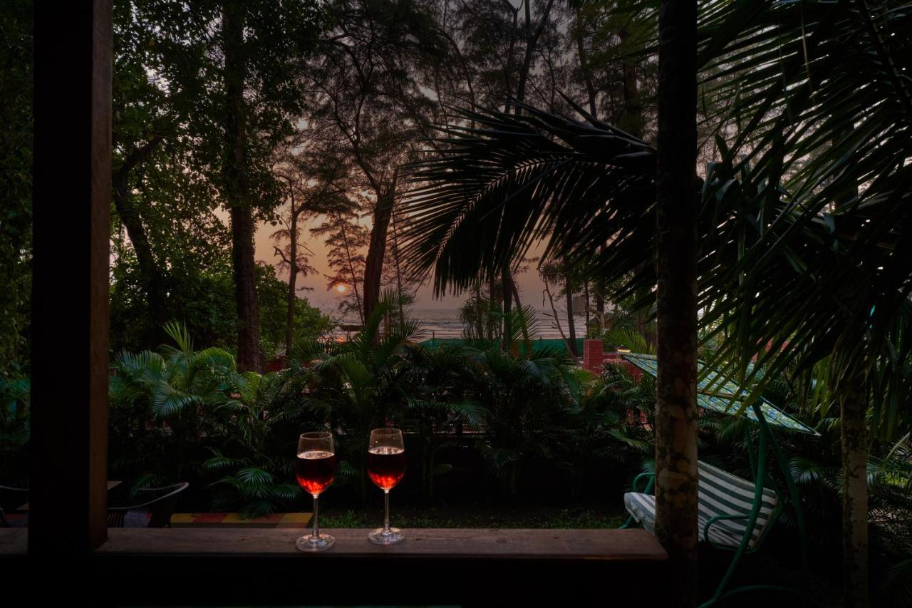 Tranquil Beach Resort Harihareshwar Buitenkant foto