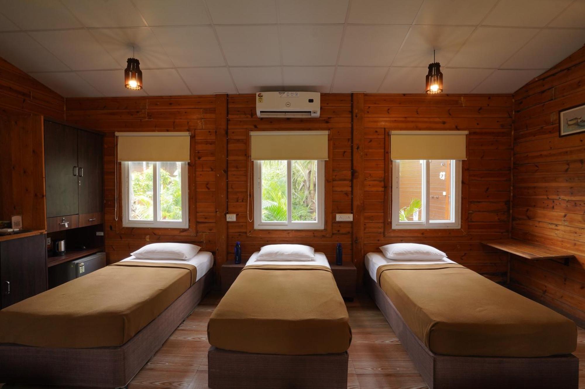 Tranquil Beach Resort Harihareshwar Buitenkant foto