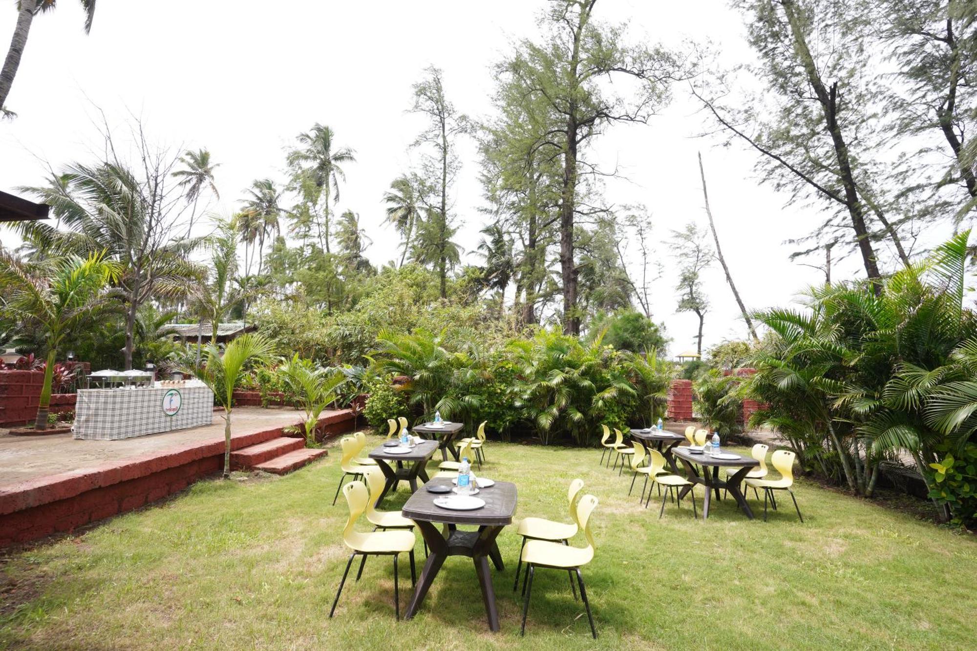 Tranquil Beach Resort Harihareshwar Buitenkant foto