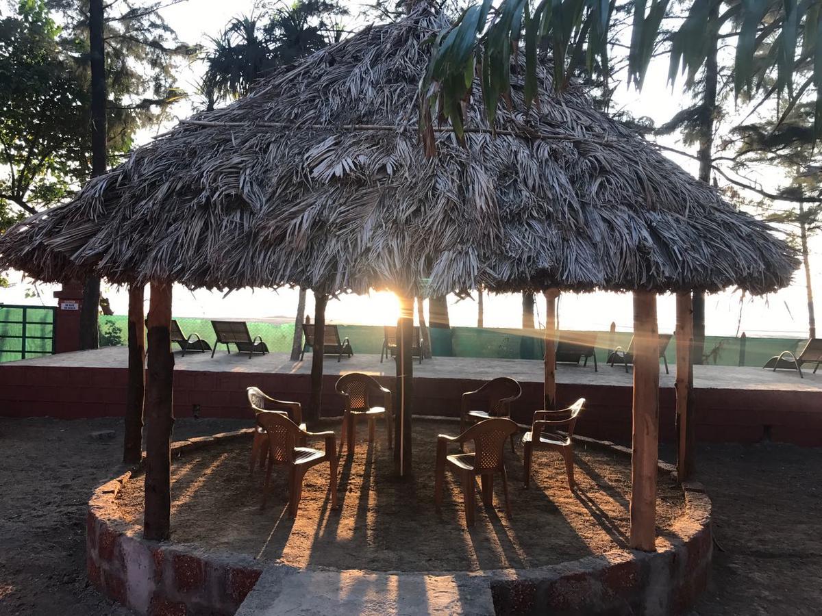 Tranquil Beach Resort Harihareshwar Buitenkant foto